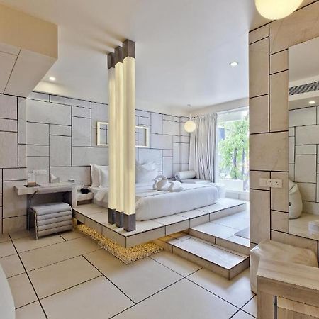 Hotel El Dorado Ahmedabad Esterno foto