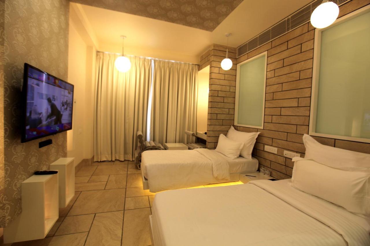 Hotel El Dorado Ahmedabad Esterno foto