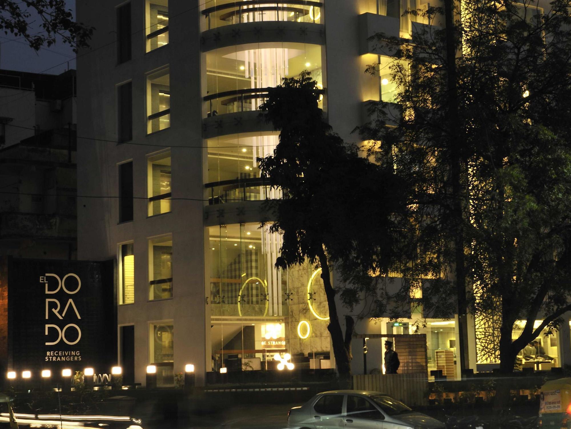 Hotel El Dorado Ahmedabad Esterno foto