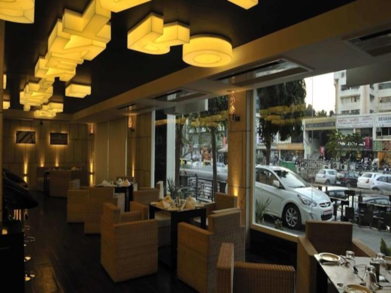 Hotel El Dorado Ahmedabad Esterno foto