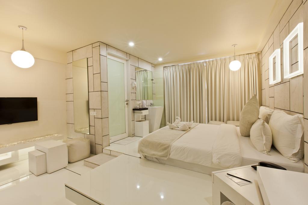 Hotel El Dorado Ahmedabad Esterno foto