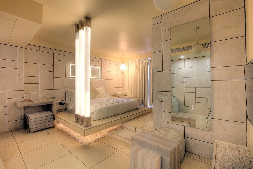 Hotel El Dorado Ahmedabad Esterno foto