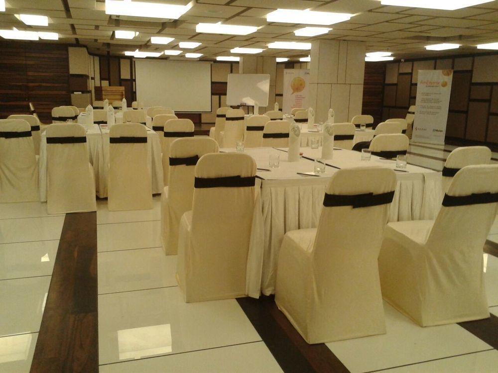 Hotel El Dorado Ahmedabad Esterno foto