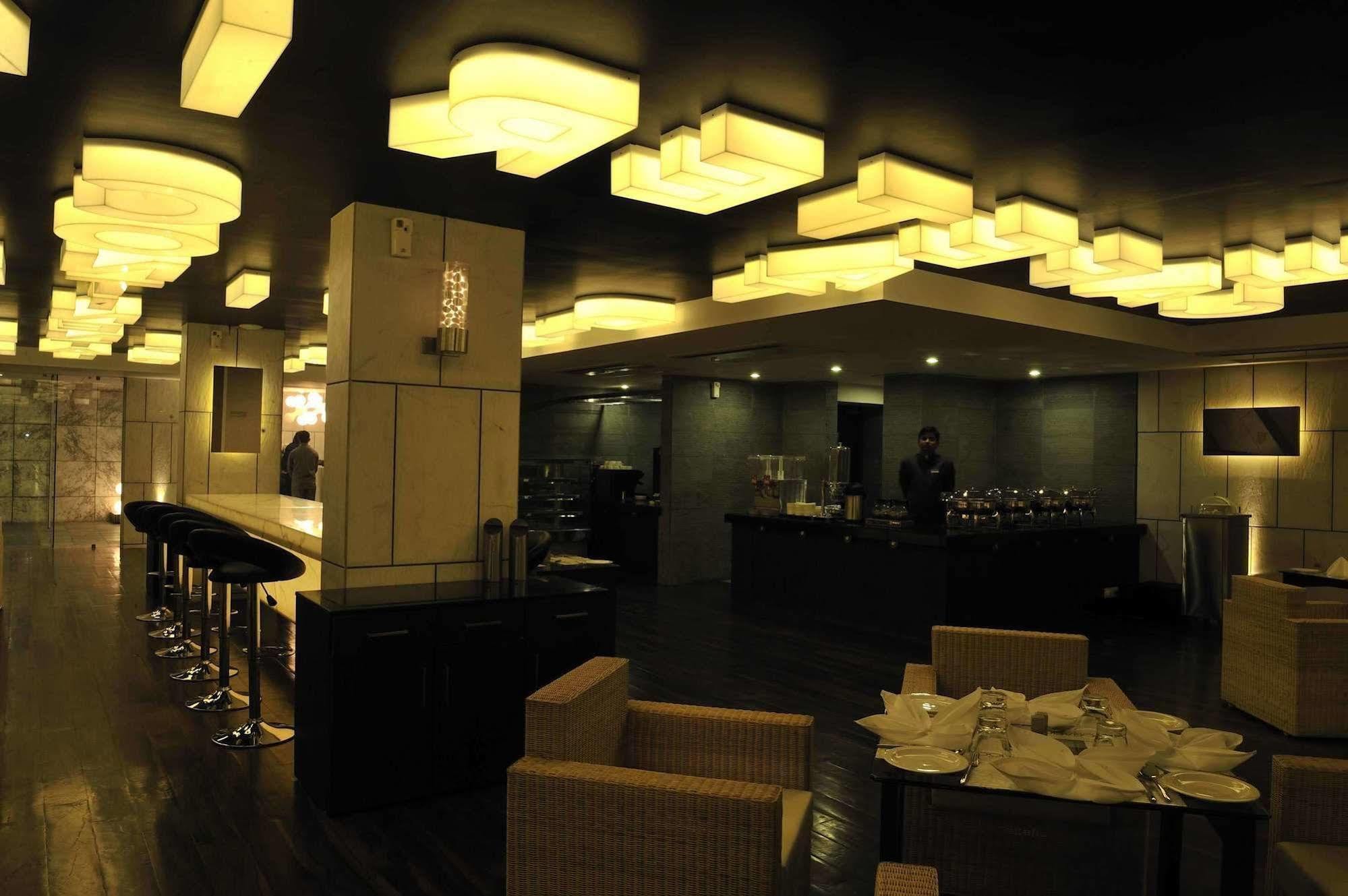 Hotel El Dorado Ahmedabad Esterno foto
