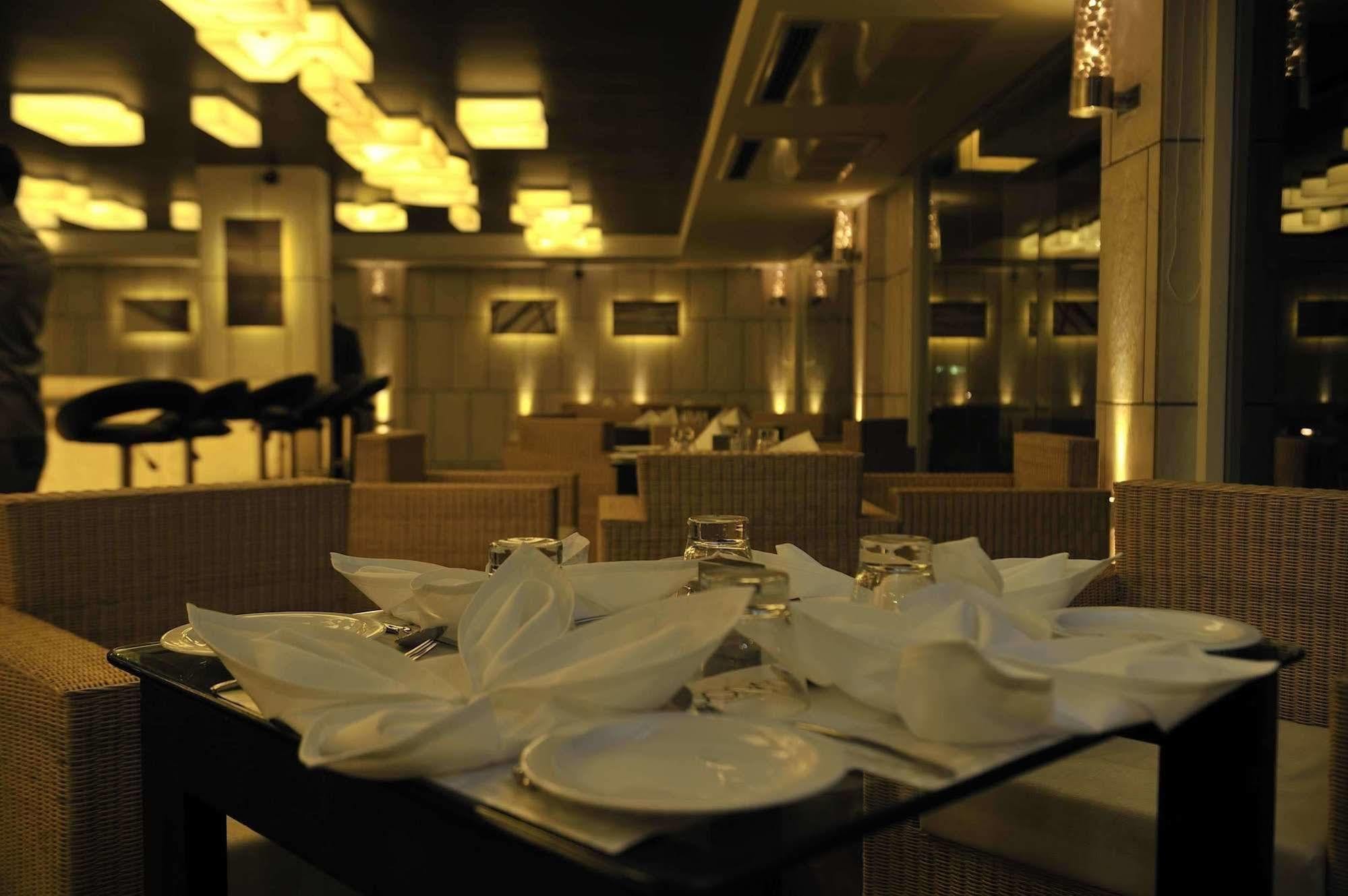 Hotel El Dorado Ahmedabad Esterno foto