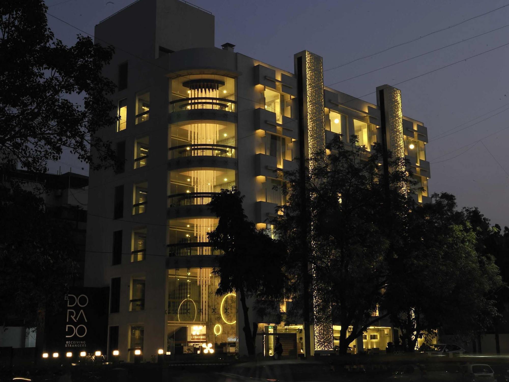 Hotel El Dorado Ahmedabad Esterno foto